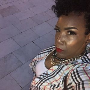 Meet your Posher, Lynelle